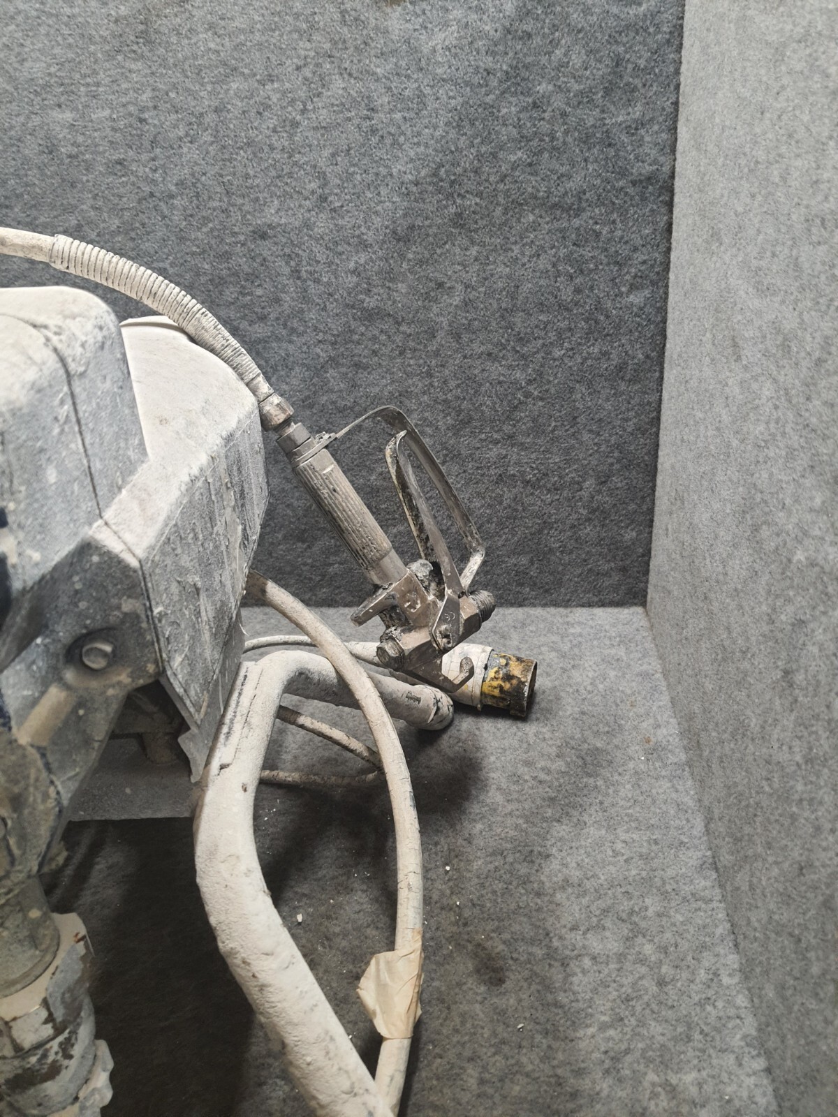 Graco 390 Electric Airless Paint Sprayer eBay