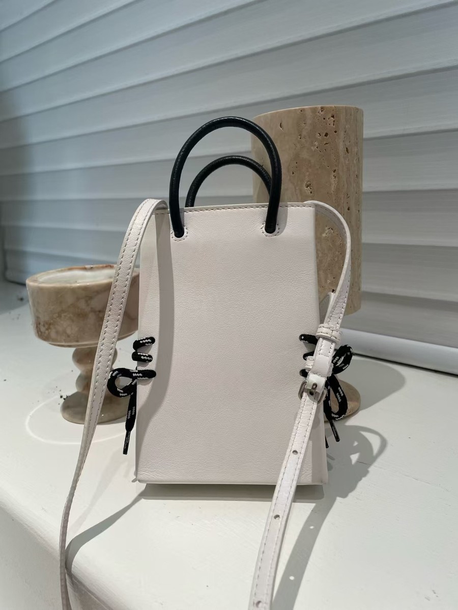 バッグ BALENCIAGA X Hello Kitty Camera Bag Balenciaga X Hello Kitty Camera Bag 100% Authentic | eBay