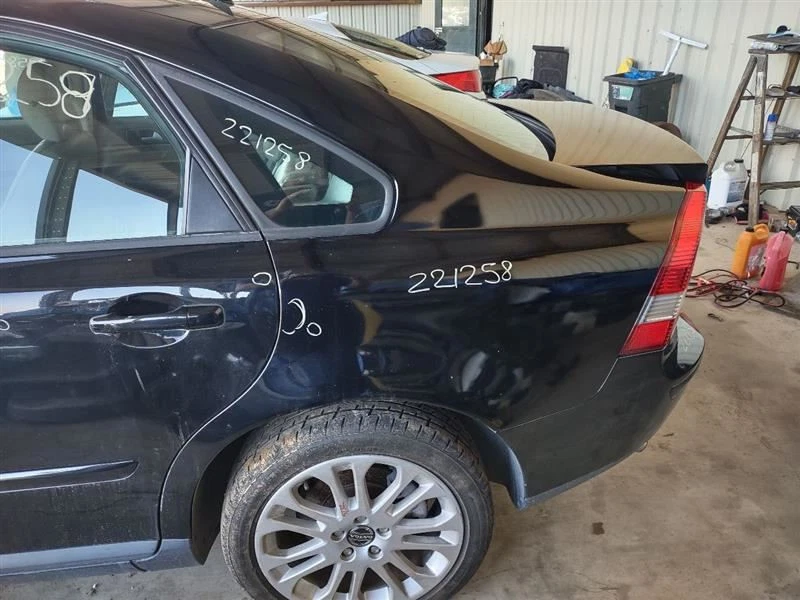 AC Condenser C70 Fits 06-13 VOLVO 70 SERIES 469898 - Image 2 of 4