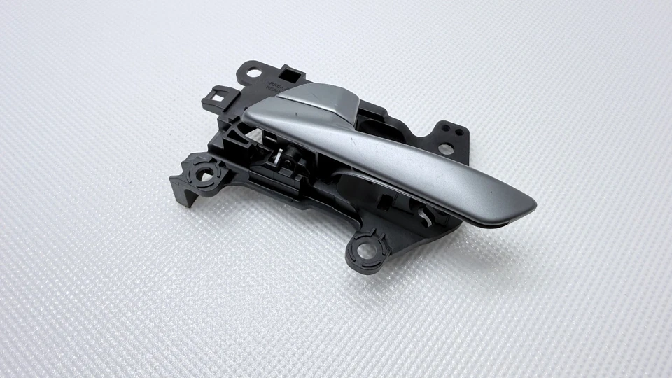 2016-2021 HYUNDAI TUCSON REAR LH SIDE INNER INTERIOR DOOR HANDLE 83610-D3000 OEM - Image 2 of 4