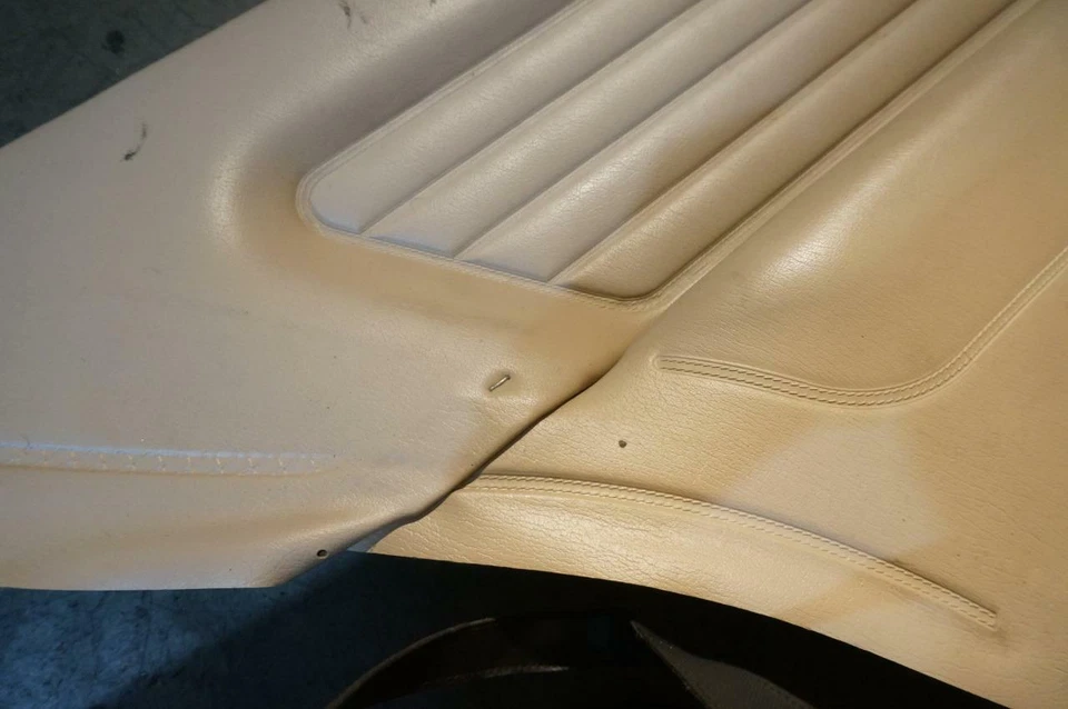 Крышка боковой панели заднего левого сиденья BMW E30 Coupe желтовато-коричневая бежевая 84-91 318is 325es 325is - Изображение 4 из 4