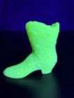 Satin Custard/Vaseline/Uranium Fenton Art Glass Daisy & Button Boot/Shoe VTG UV!