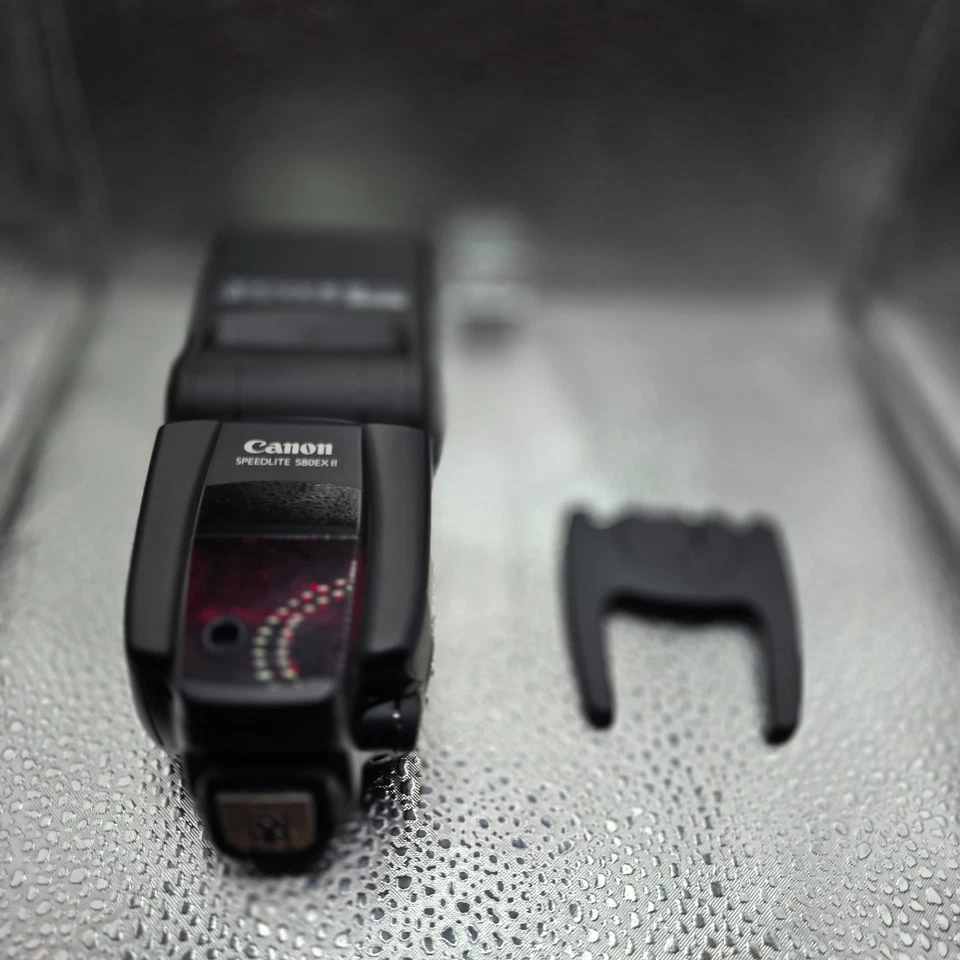 Canon Speedlite 580EX II Flash w/ Case & Stand – Tested, E-TTL, Bounce/Swivel, F - Image 2 of 4