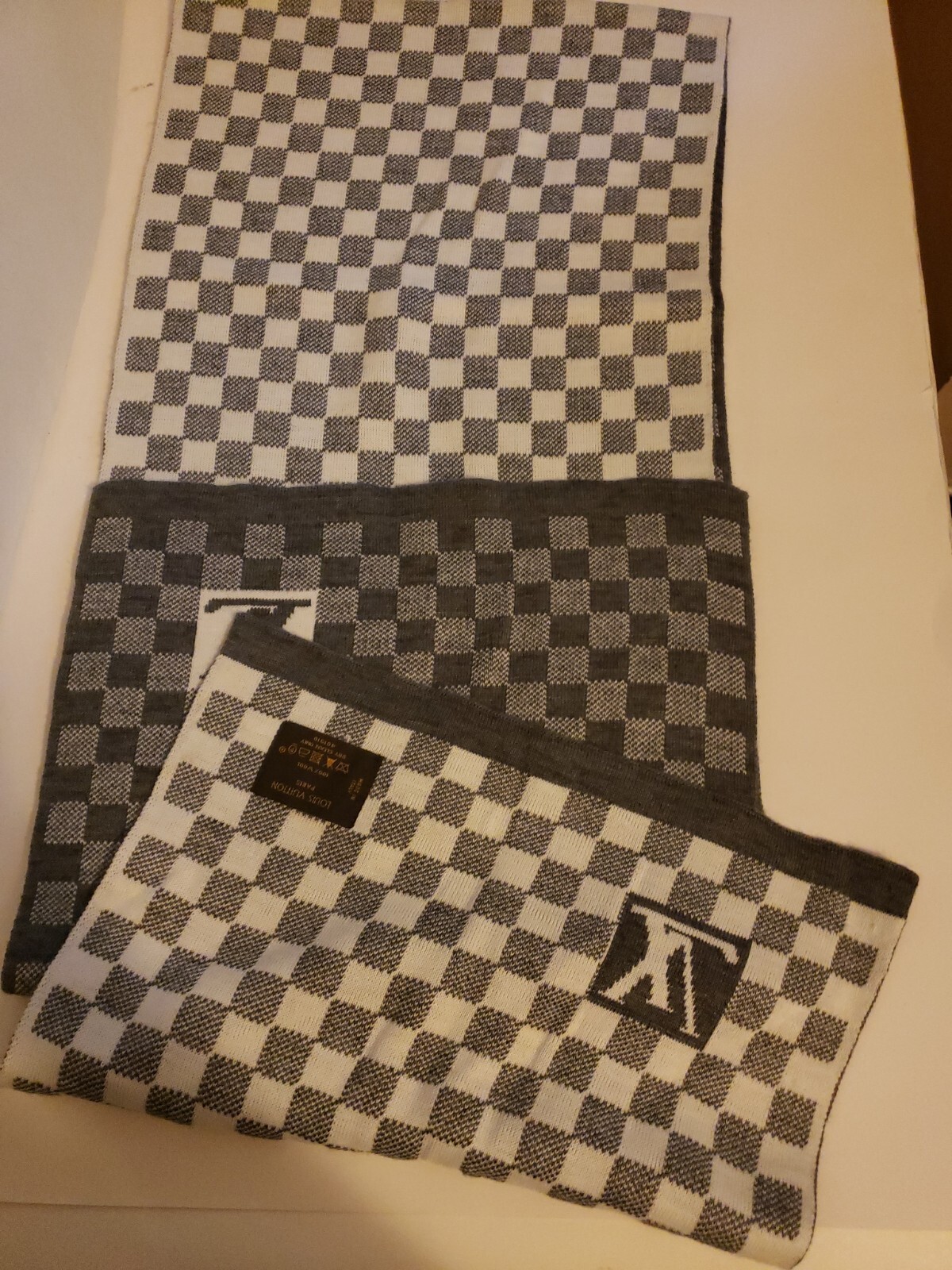 Authentic Louis Vuitton Grey/White/ Check 100% Wool S… - Gem