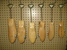 Ralyn Professional Wooden Shoe Stretcher for Bunion Problems and Problem Feet