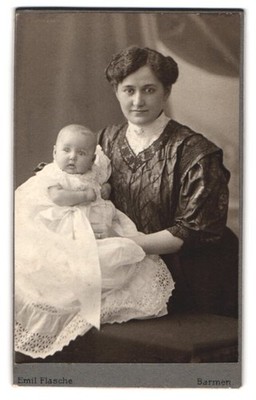 Photograph Emil bottle, Barmen, Heckinghauser Straße 25, mother with toddler 