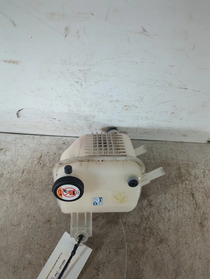 Toyota Chr Gr Mk1 Hatchback 5 Door 2020-2023 1798 Radiator Expansion Bottle P87 - Image 4 of 4