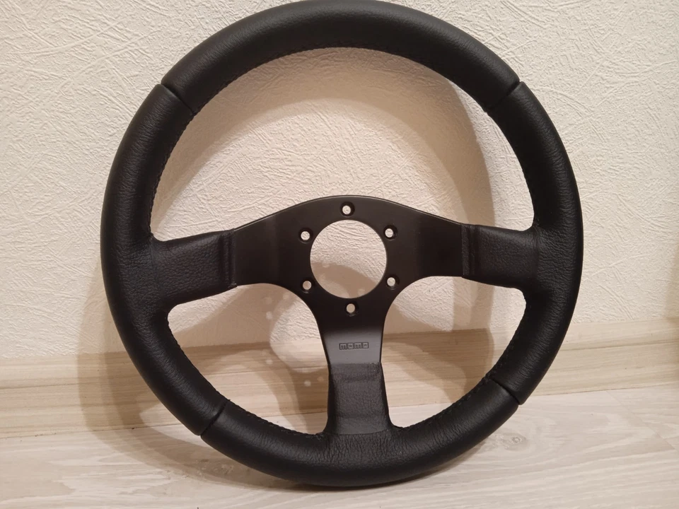 RARO Volante Arlequín Momo Benetton F1 VW Ferrari BMW E30 Audi KBA70142 Foto 2 de 4