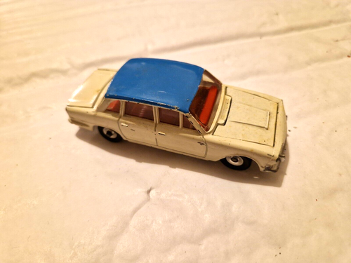 VINTAGE 1960'S DINKY TOYS 135 TRIUMPH 2000 WHITE/BLUE DIECAST MODEL CAR - Picture 2 of 3