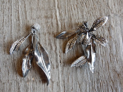 $1300 New Valentino Crystal Leaf & Flower Mismatched rockstud drop earrings - Picture 9 of 12