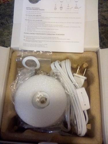Scentsy Tabletop Base White For Ceramic Plug-in Nightlight Warmer with Bulb NEW - Picture 2 of 2
