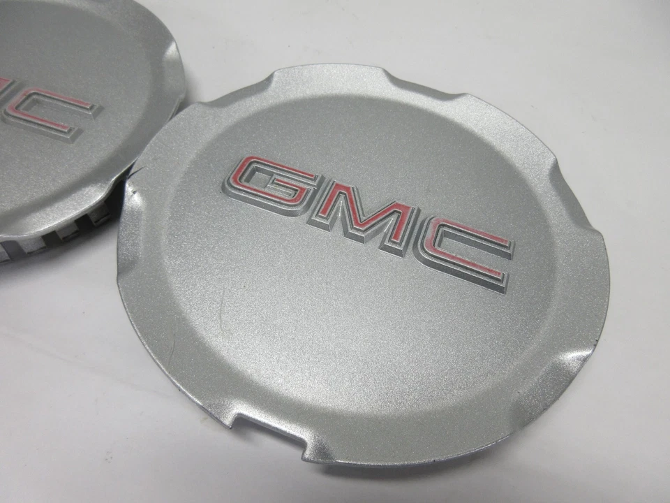JUEGO DE 2 tapas centrales de terreno GMC genuinas 2010-2015 P/N 9597973 plateadas OEM Foto 2 de 4