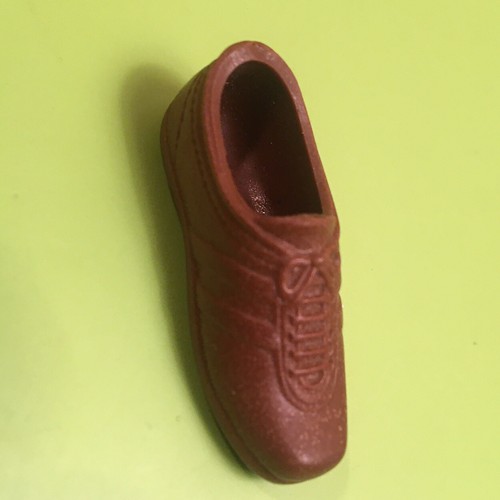 Single Plastic Shoe for Action Figure, Brown Athletic Shoe faux Stitches & Laces - Picture 3 of 5