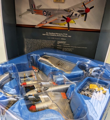 Airplane De Havilland Mosquito TT.Mk 35, 1:72 Diecast, CORGI - Imagen 8 de 9