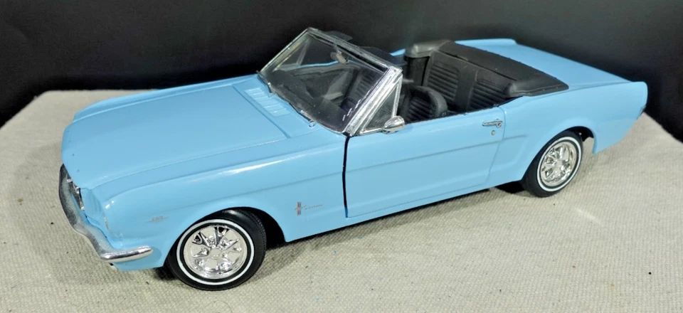 Ford Mustang 1965 Revell 1/18 Foto 3 de 4