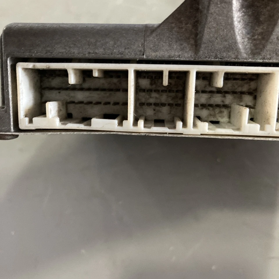 Honda Odyssey 2000-2001 ECU/ECM 37820-P8F-A64 Foto 3 de 4