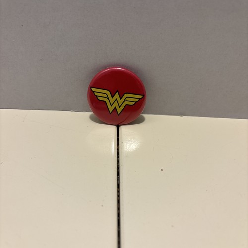WONDER WOMAN Logo Promotional Tin Pinback Button Pin - Picture 1 of 2