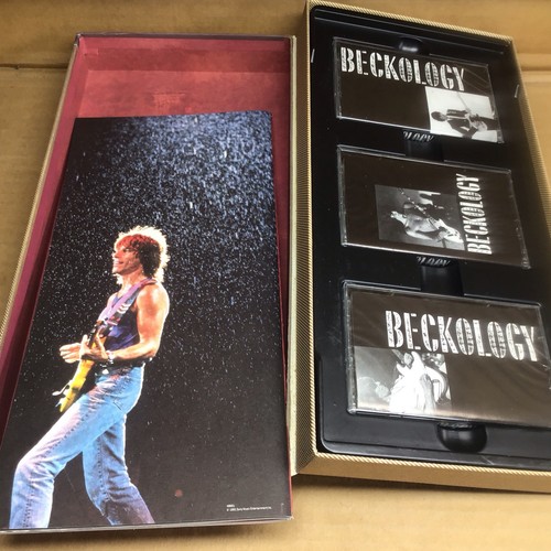 NEW Jeff Beck Beckology 3 Sealed Cassette Tapes Book n Suitcase Graphic Box 1991 - Imagen 4 de 7