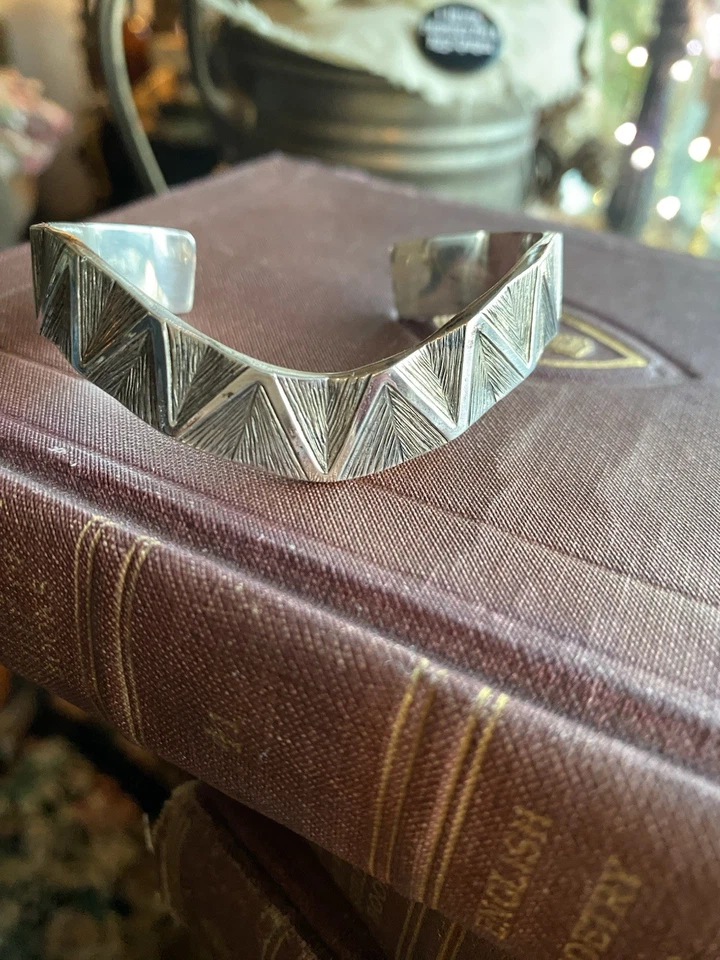 Brazalete ondulado de plata esterlina retirado James Avery diseño sólido en todas partes Foto 3 de 4