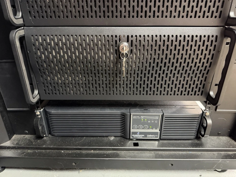 Servidor/PC de montaje en rack - Ryzen 5700G, 128 GB RAM, 512 GB NVMe, kit de riel Foto 3 de 3