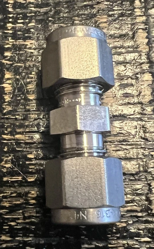 Swagelok SS-400-6 Union Fitting, 1/4" OD Tube, (LOT OF 29) - Image 3 of 3