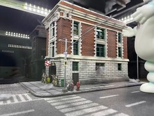 Diorama Caserma Ghostbusters Firehouse  1:64 Personaggi Non Inclusi