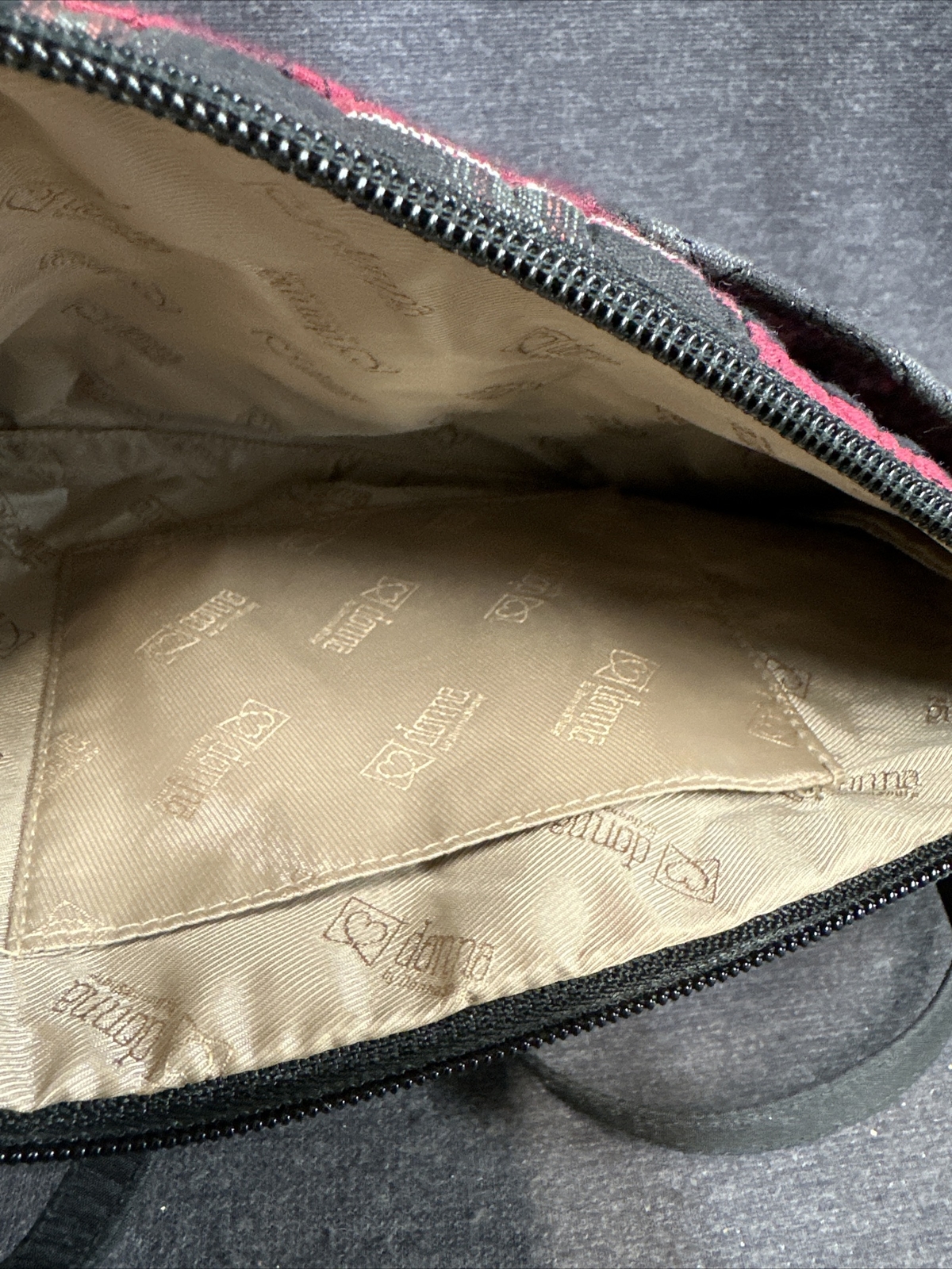 Donna Sharp Quilted Small Shoulder/Crossbody/ Wri… - image 5