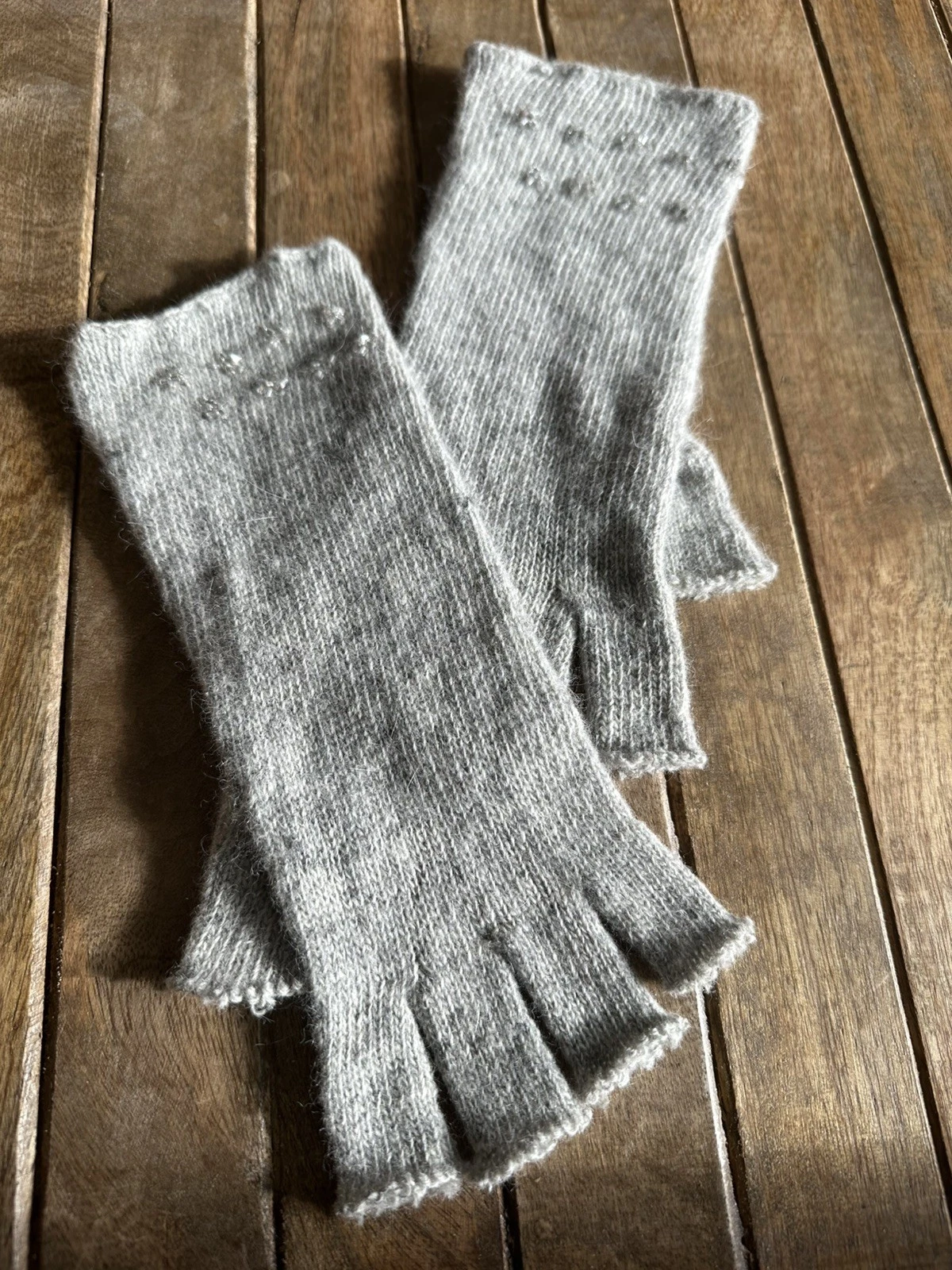 Gray Fingerless Beaded Knit Wrist Gloves S/M