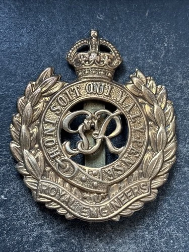 Royal Engineers, Genuine British Army Cap Badge. WW2.