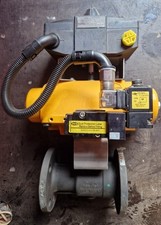 Hytork 131 Pneumatic Valve Acuator With 1  1/2 Inch Ball Valve