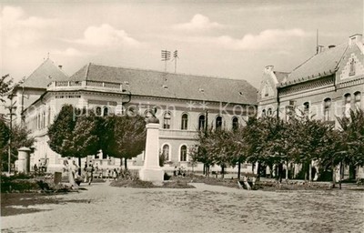 Karcag Karcagi HU Terreszlet a Petoli szoborral
