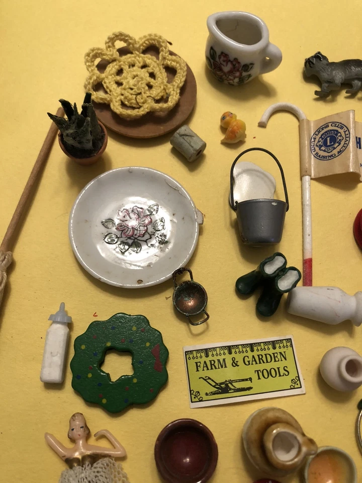 Casa de Muñecas Miniatura Cocina Suministros Hierro Fundido Animales Escoba Decoración Lote Teléfono Foto 2 de 4