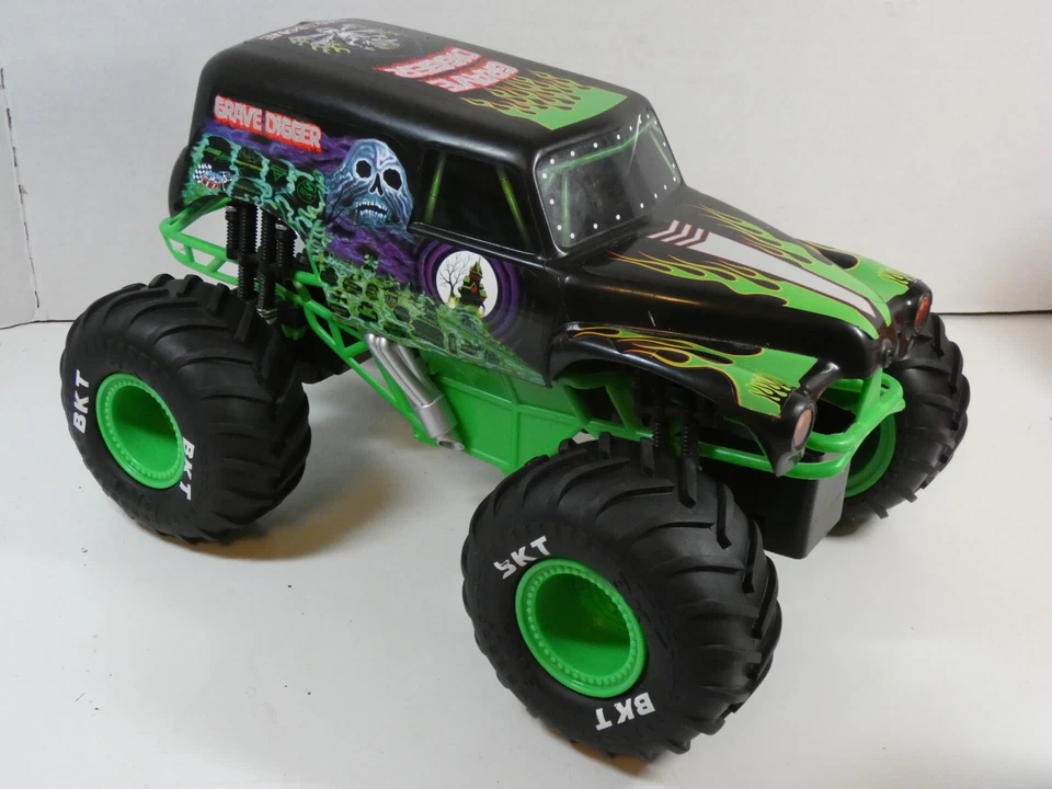Radiocontrol Grave Digger Monster Jam Truck escala 1:16 RC SIN CONTROL REMOTO sin probar Foto 4 de 4