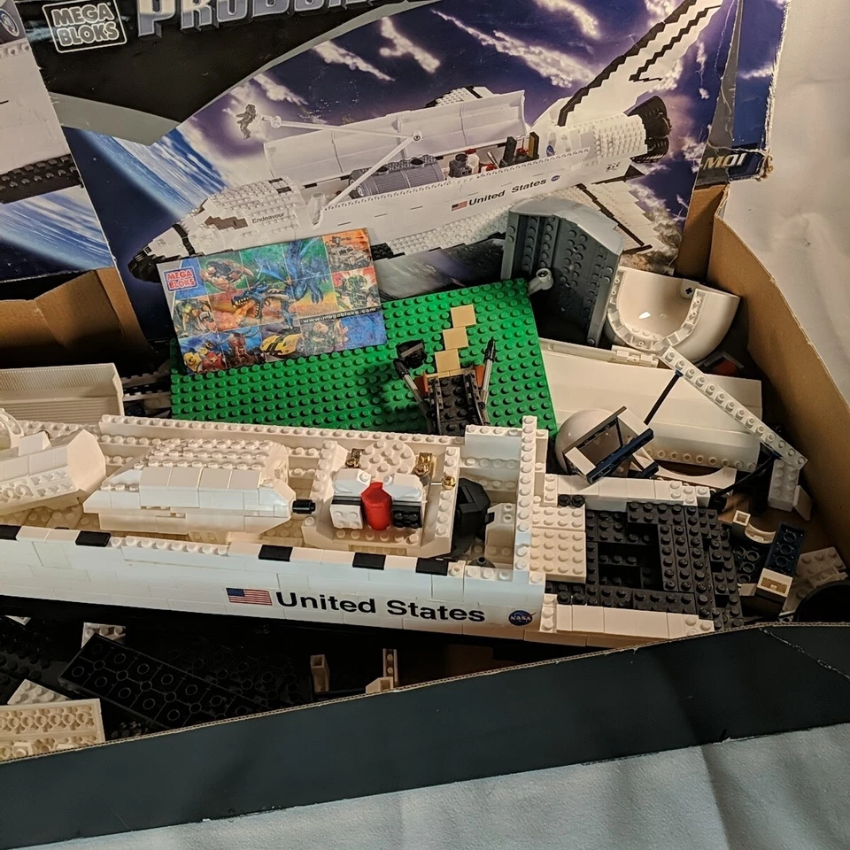 Mega Bloks Probuilder Space Shuttle 9736 with Instructions Box 2002 U.S. - Image 4 of 4
