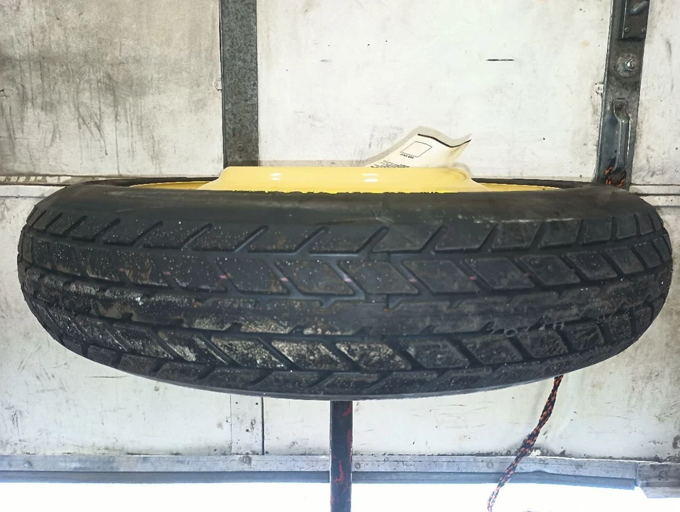 Rueda de acero de repuesto compacta 16x4 neumático T135/80D16 de 2010 Toyota Prius 12154347 Foto 4 de 4