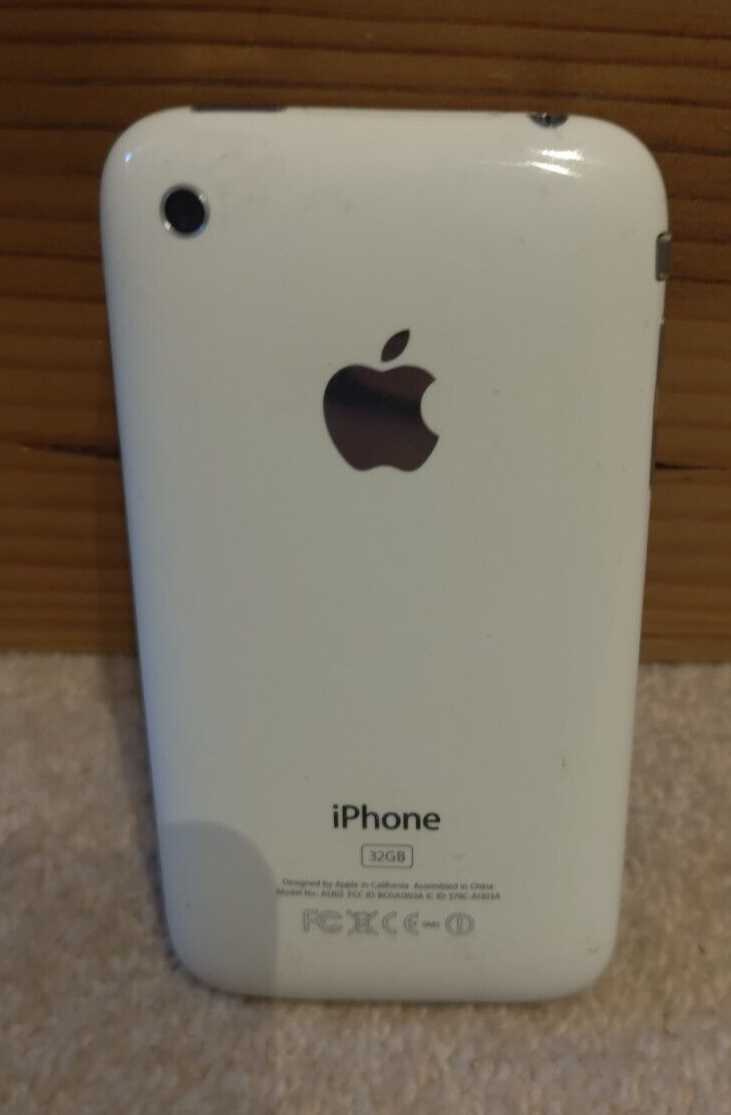 APPLE IPHONE 3GS - 32GB - White (Unlocked) A1303 (GSM) FOR