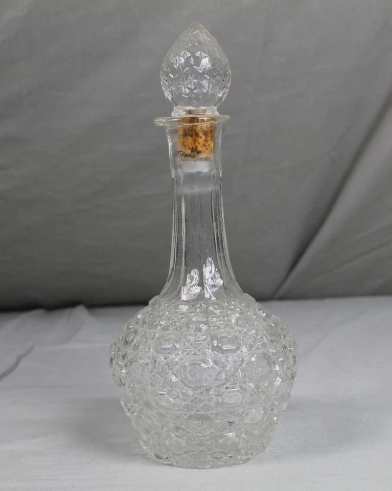 Ältere Karaffe aus Pressglas für Essig, Öl, Likör etc. mit Stopfen und Dekor /64 - Bild 2 von 4