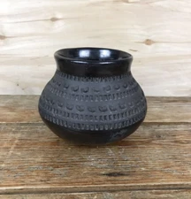 Mata Ortiz Mexican Pottery Black Ware Etched 5"x4" Vase Small Sofia de Tena