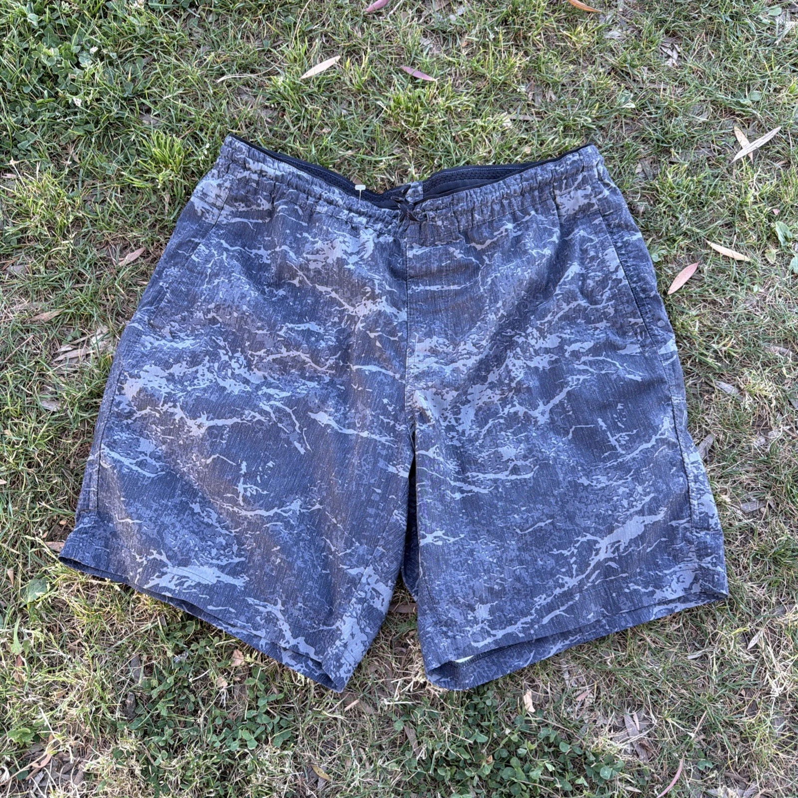 Kuhl Getaway Shorts Men’s L Gray Water Splash Hiking Outdoors Stretch 8”
Opens in a new window or ta