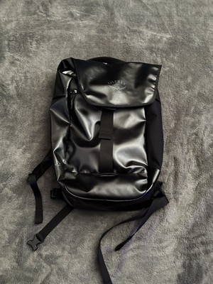 Osprey Transporter Flap 20L Backpack. Black.