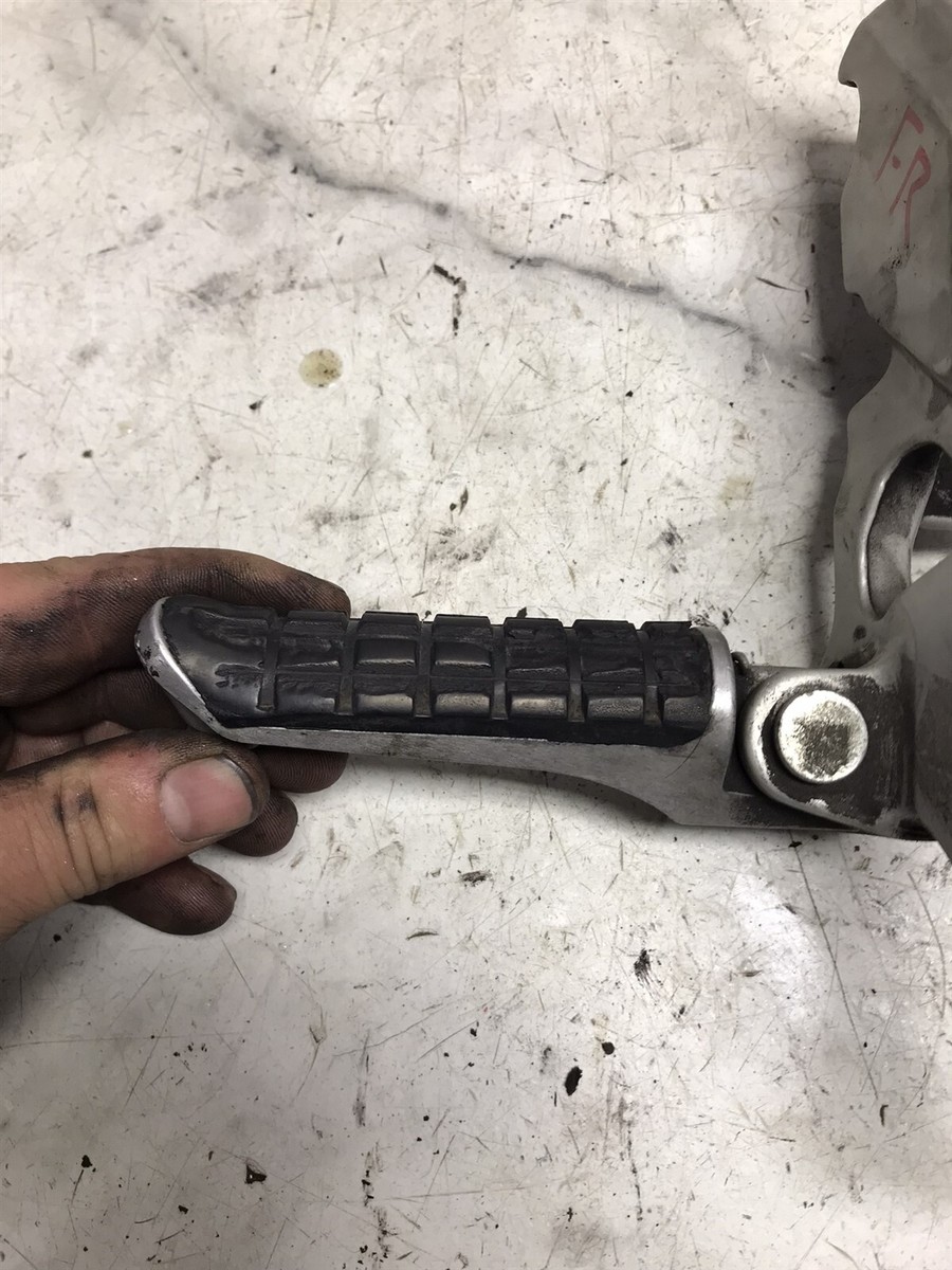 93 Kawasaki ZX 11 1100 ZX11 ZX1100 D Ninja front right foot rest