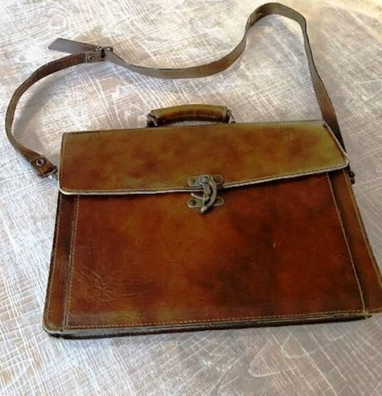 Sacoche Ancienne En Cuir Véritable – Accessoire Vintage Authentique, Matière Noble
