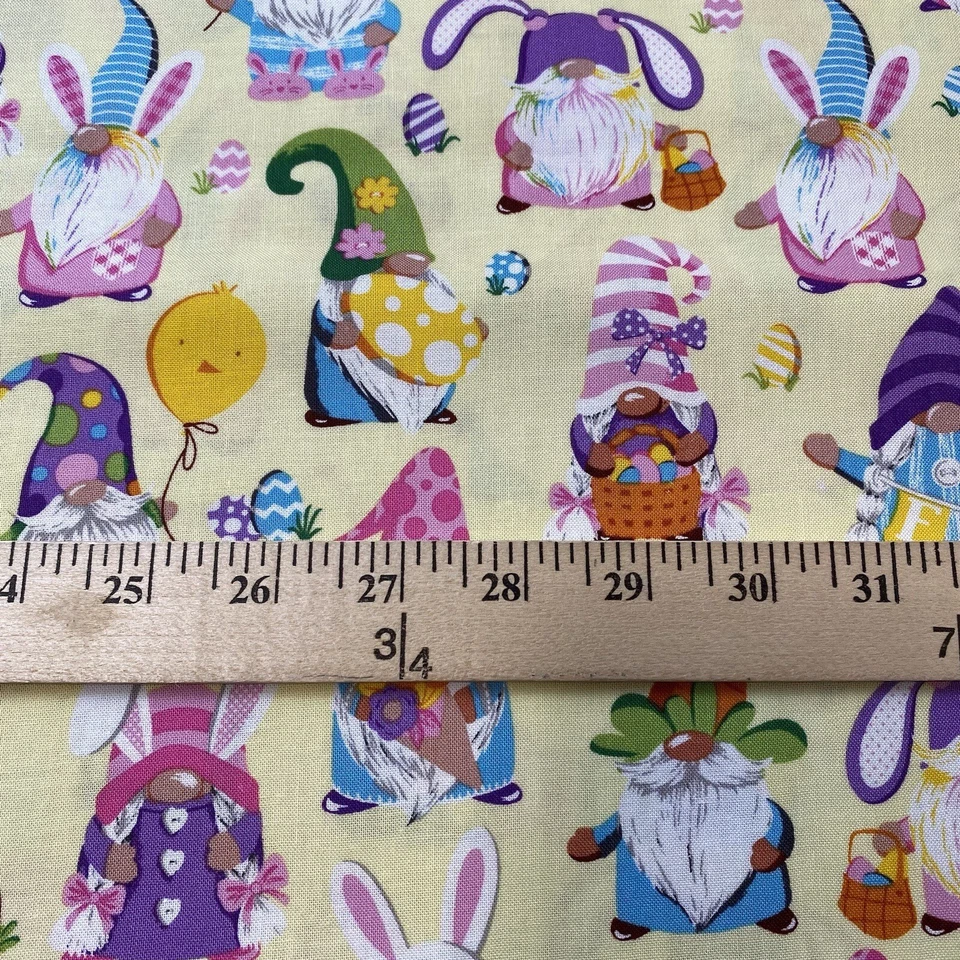 Tela de algodón Gnomos de Pascua vendida por media yarda Foto 2 de 4