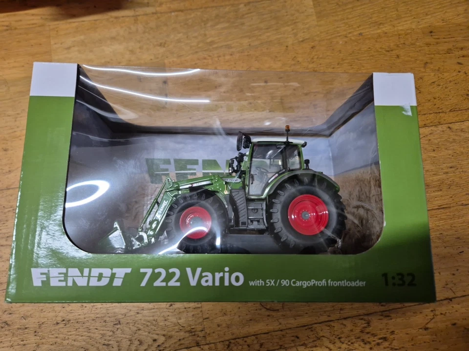 Universal Hobbies UH4975 Fendt 722 Vario with 5x/90 CargoProfi FrontLoader model - Image 2 of 4