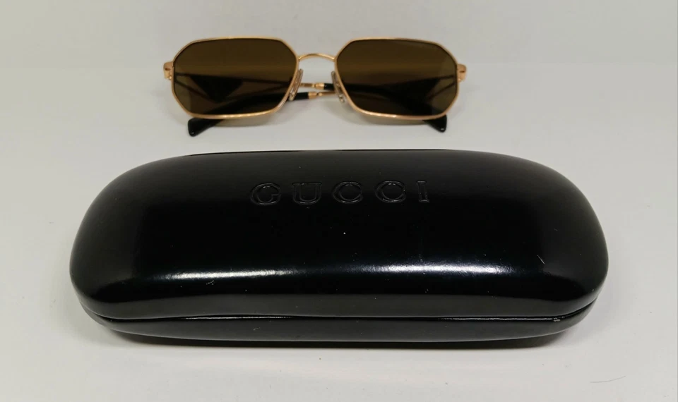 Óculos de sol Prada luxo armação dourada com lentes marrons e estojo de couro preto GUCCI - Imagem 2 de 4