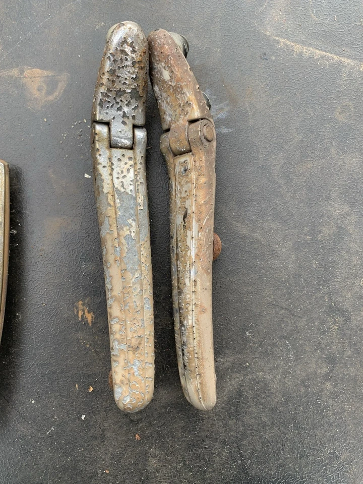 Chevrolet 1938 bisagras de maletero capó adorno emblema trasero herrajes OEM Foto 2 de 4