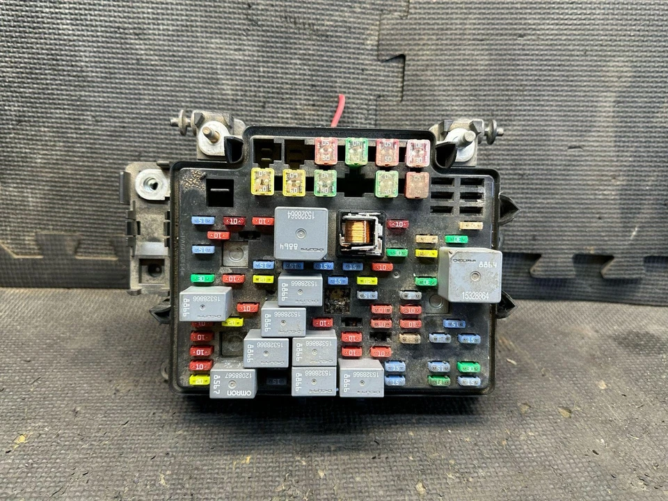 Cadillac Escalade 2004 ESV 6,0 L motor caja de fusibles 03 04 05 06 fabricante de equipos originales Foto 2 de 4