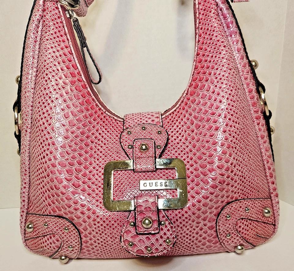De Colección Guess Y2K Big G Logo Bolso Hobo de Hombro Rosa Piel de Serpiente Repujado Cartera Tachonada Foto 4 de 4