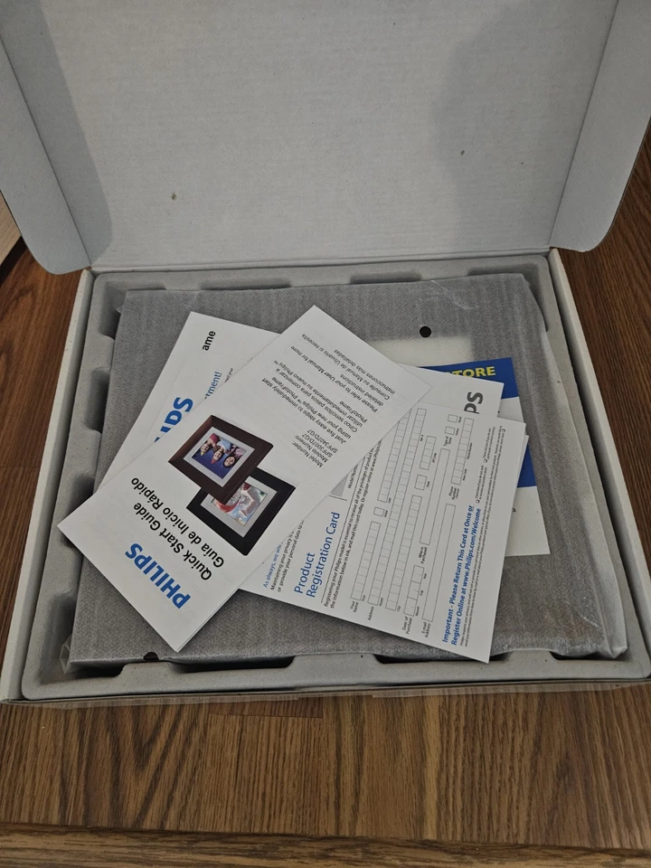 Philips 7" Home Essentials Digital Photoframe SPF3407D/G7 Brown Wood LCD - Image 2 of 4