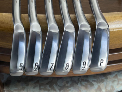 Dunlop SRIXON Zxi5 5-PW DG95 S200 Set of 6 Iron Set Dunlop SRIXON Zxi5 5-PW DG95 S200 Set of 6 Iron Set